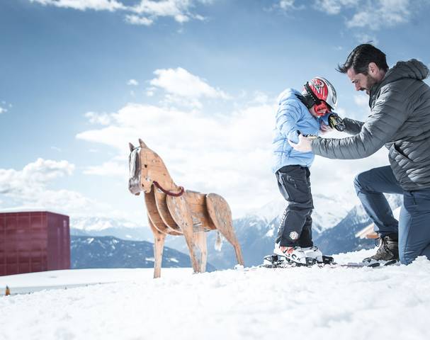 Skischule Outdoor Kids Camp Meran 2000 Winterurlaub Hotel Sulfner Hafling