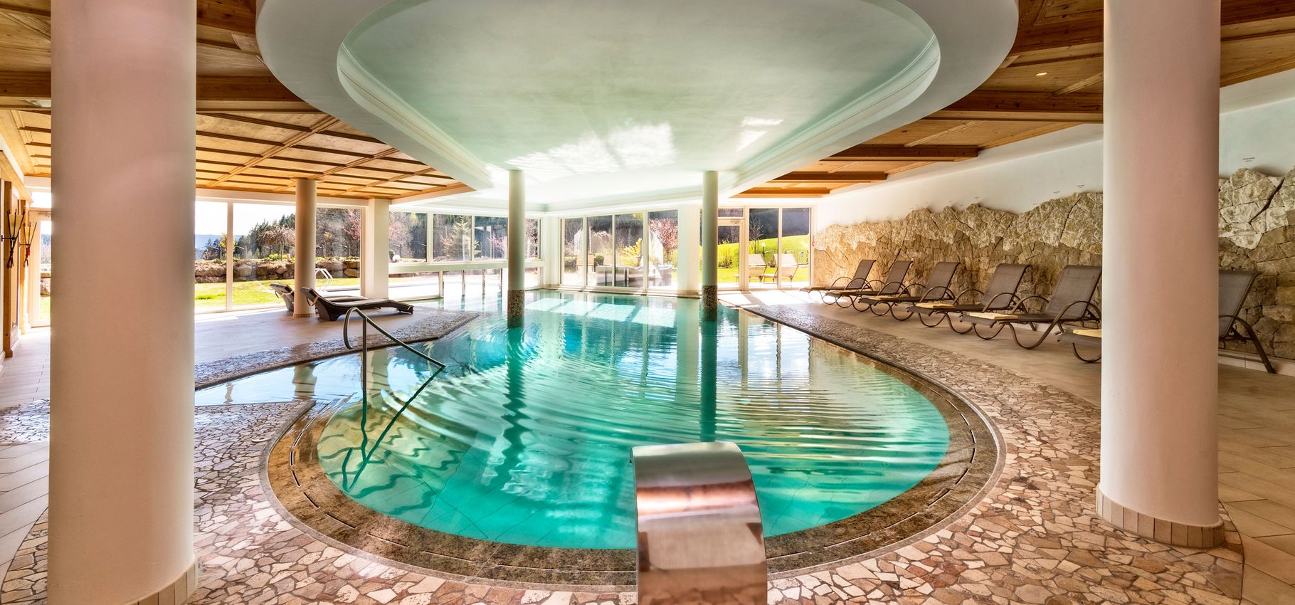 Wellnesshotel Sulfner in Hafling bei Meran Wellnessurlaub im 4 Sterne Hotel Sulfner mit Pool, Saunalandschaft und Fitnessraum