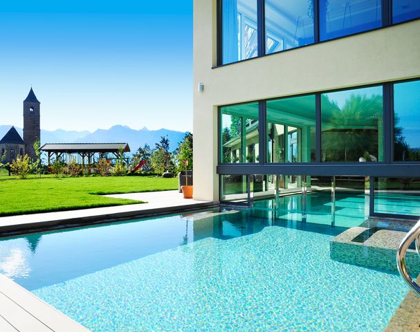 Indoor and outdoor pool Hafling Hotel