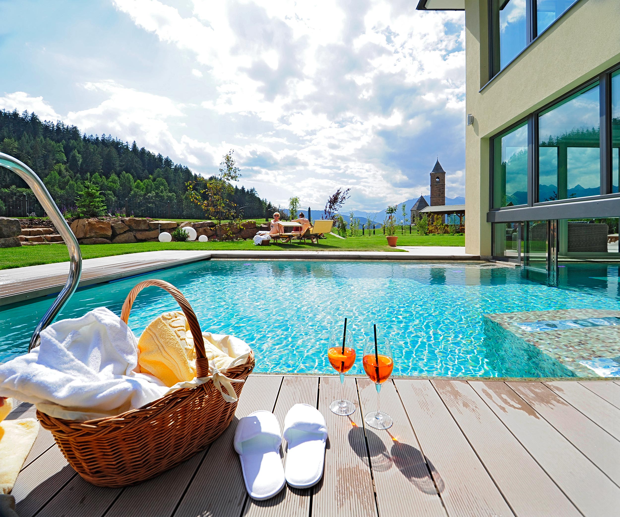 4 Sterne Hotel Südtirol Freibad und Garten | Hotel 4 stelle Alto Adige Piscina esterna e giardino | 4 star Hotel South Tyrol pool and garden